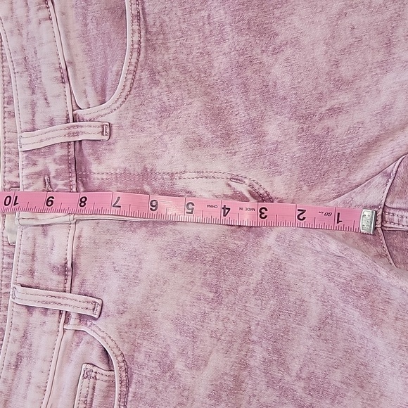 Universal Thread Size 4 /27 Acid Washed Purple High Rise Midi Cutoff Shorts NWOT - Picture 6 of 10